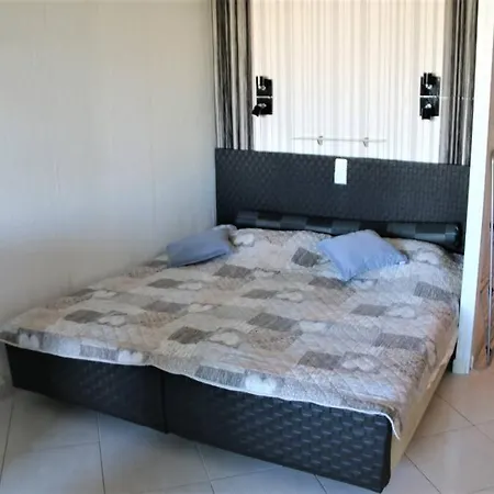 73, Heliopolis E Au Village Naturiste Агд