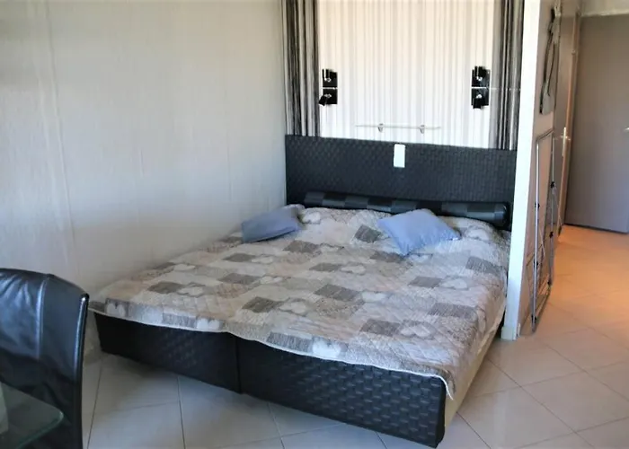 73, Heliopolis E Au Village Naturiste Агд